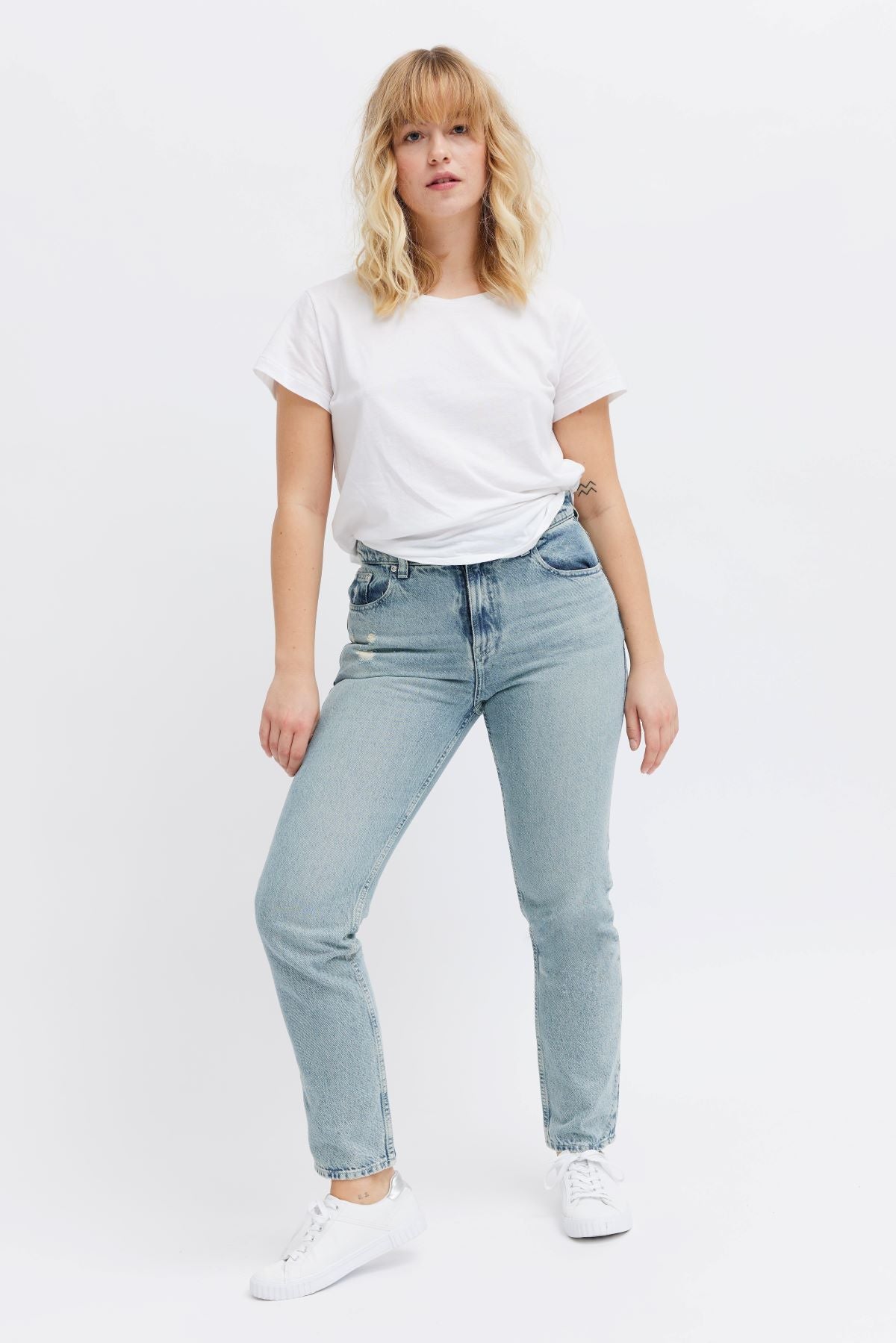 Women's best organic jeans for every body type + Vegan Denim - Circular Fashion