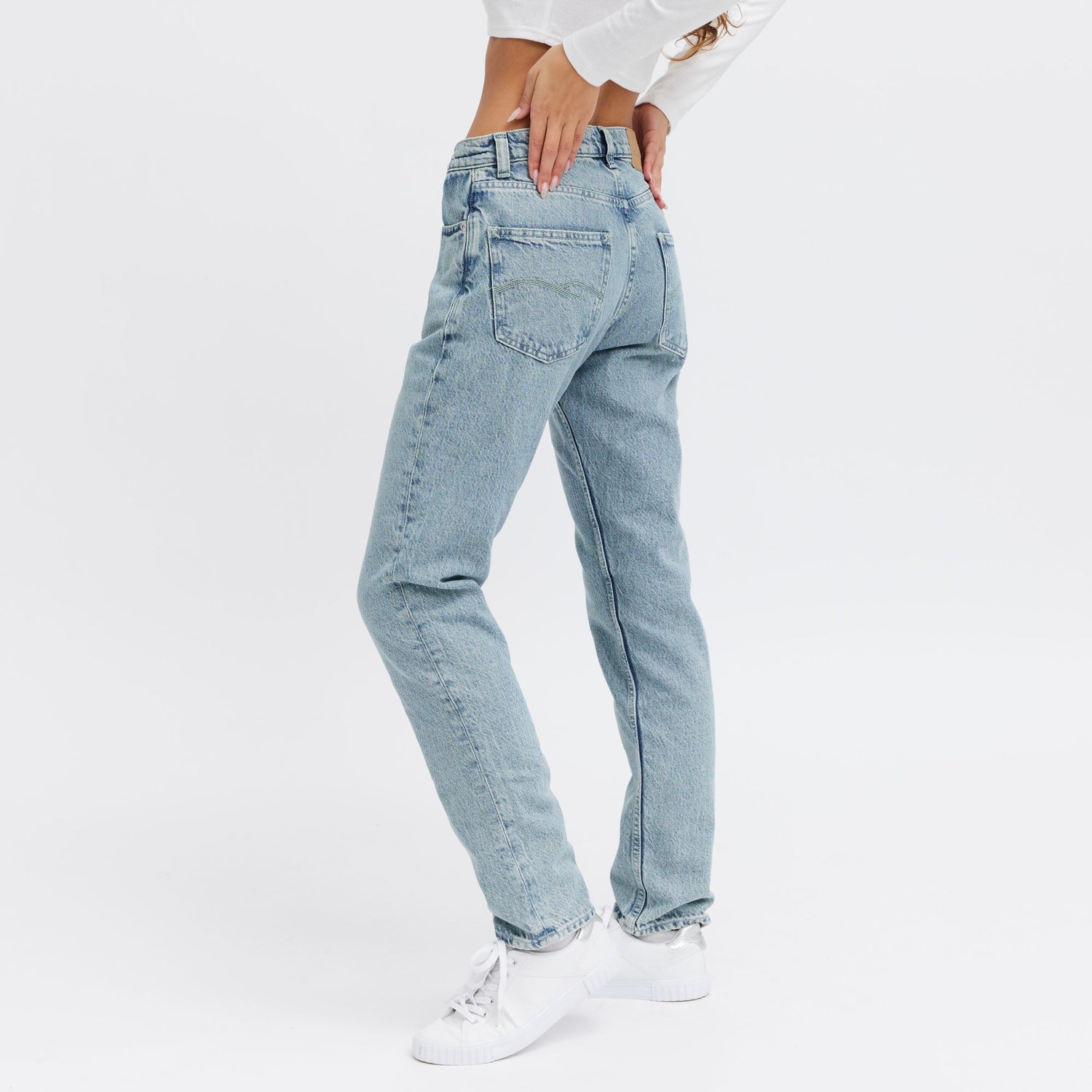 Aqua jeans made of organic cotton
