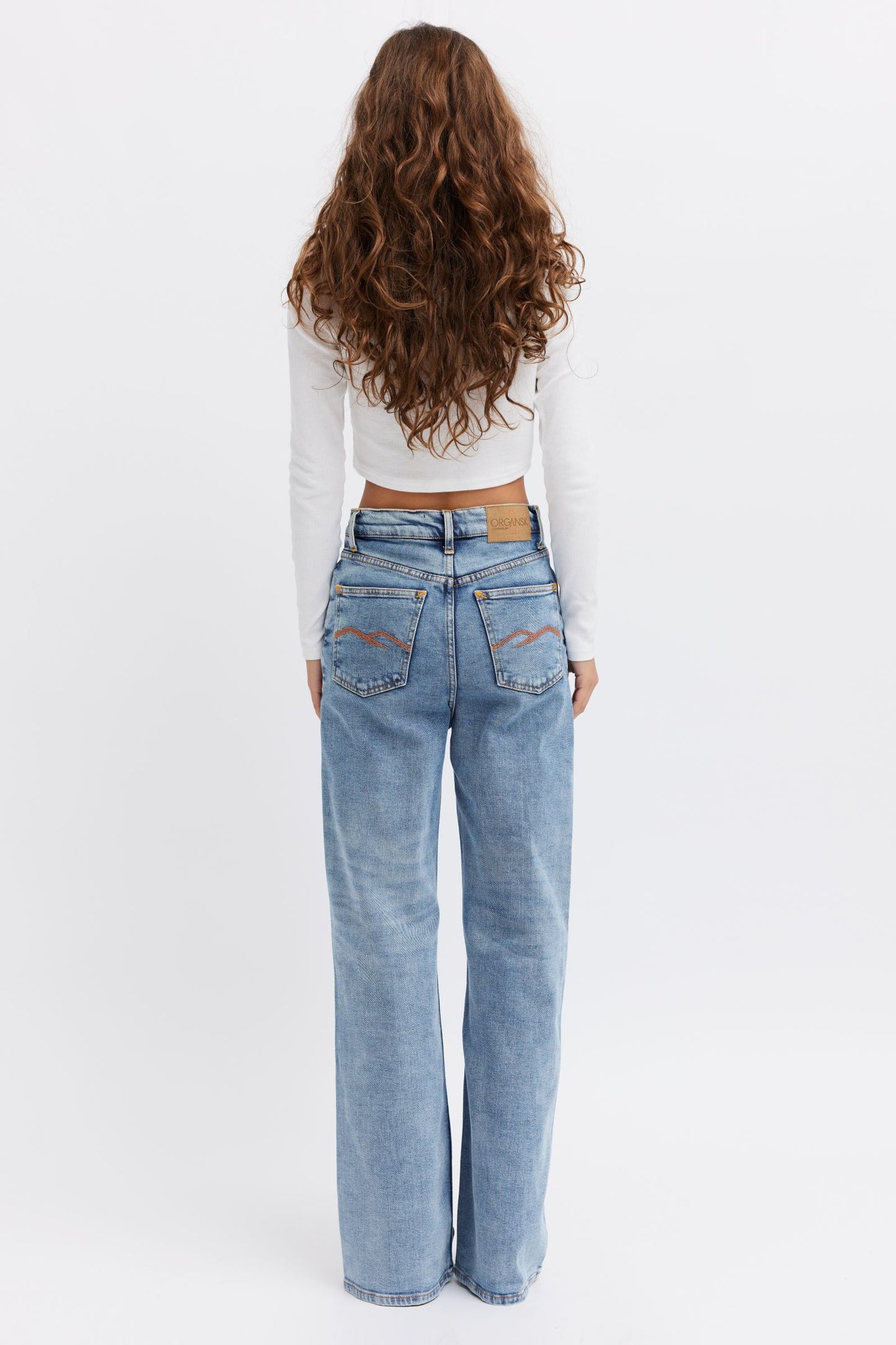 wide leg denim jeans with stylish pockets. organic denim