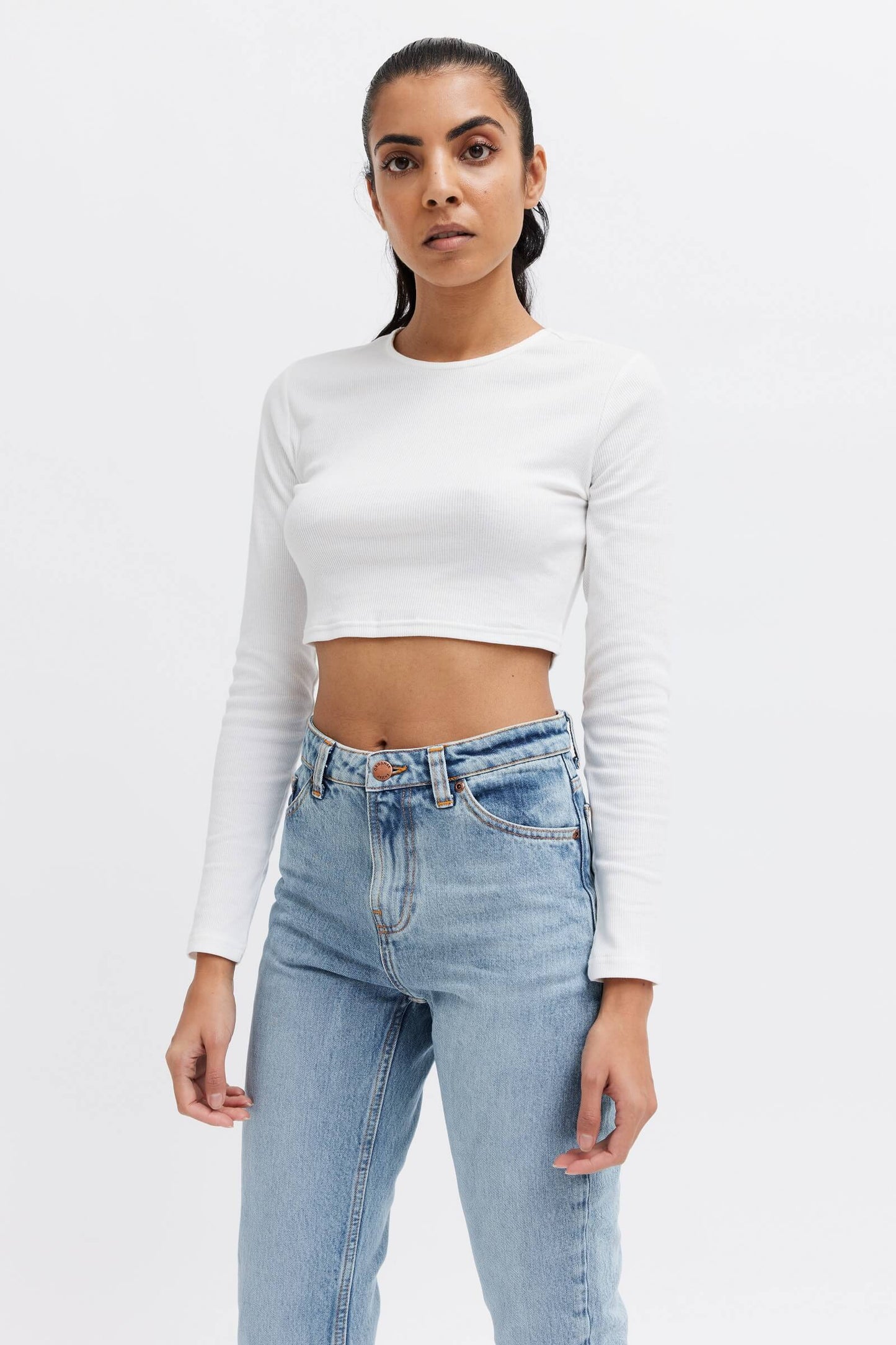 Stylish & organic cotton jeans for women with a high rise