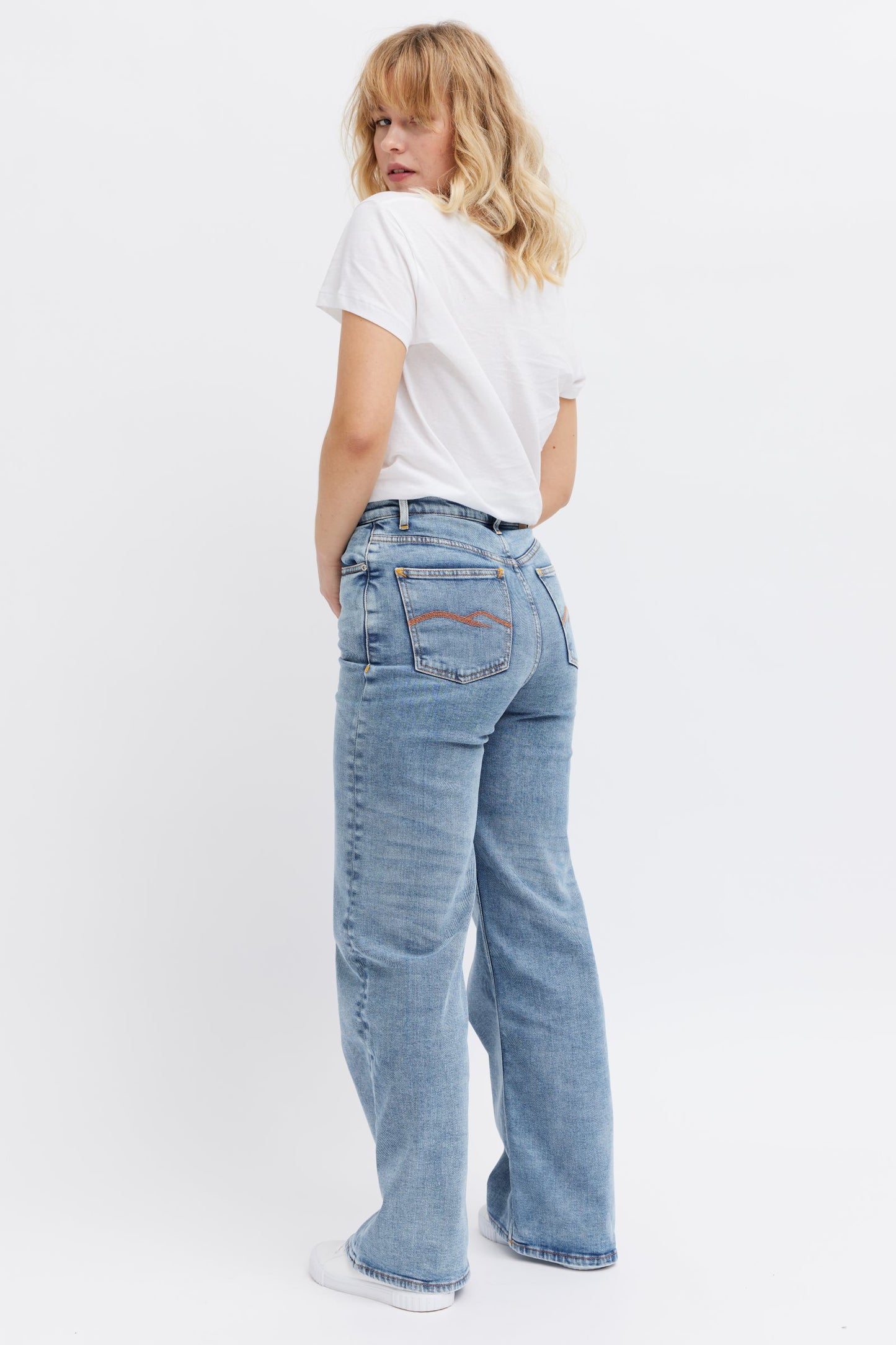 Organic denim jeans. Comfy style for different body types
