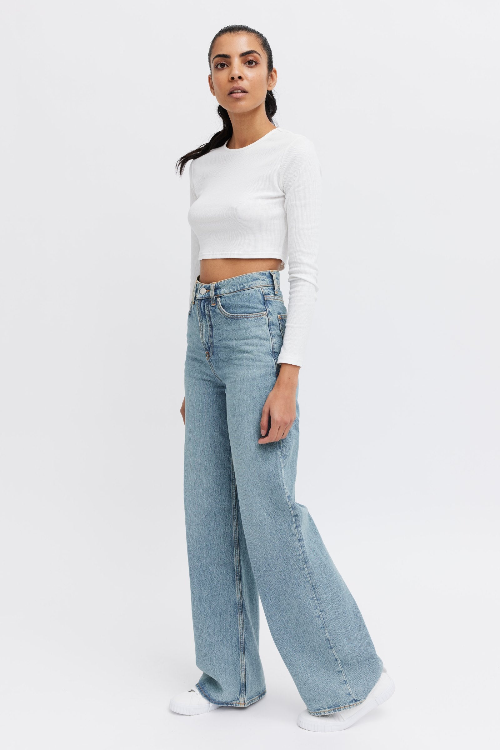 high rise, wide leg jeans, bright color 