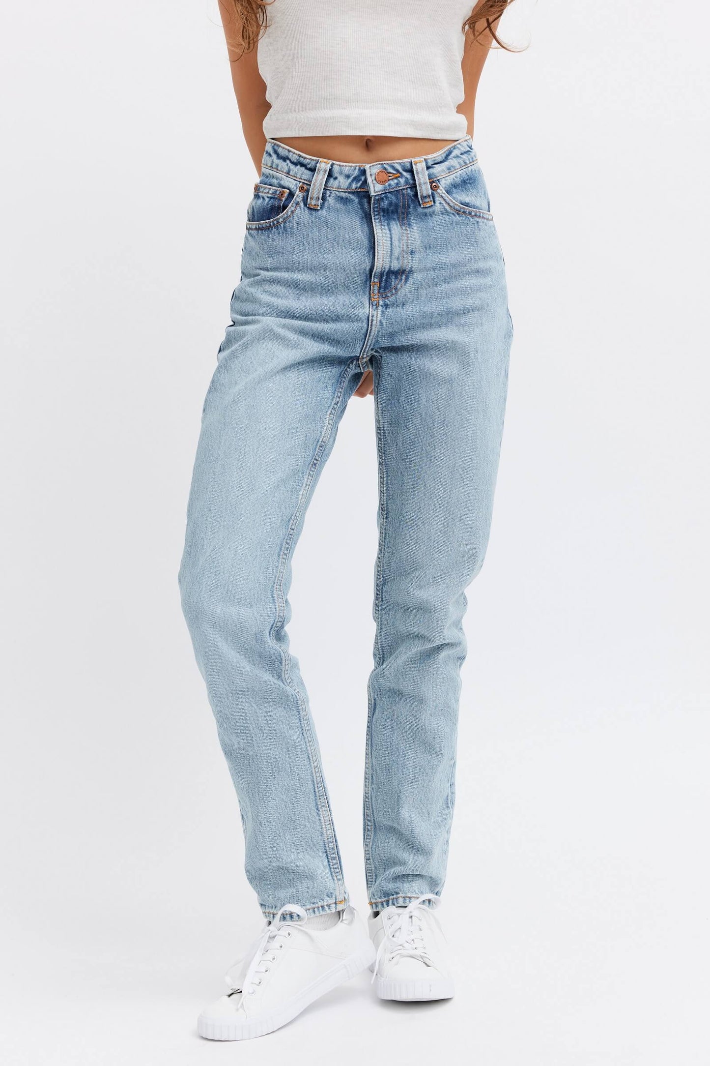 Women's sustainable jeans - organic and eco-friendly