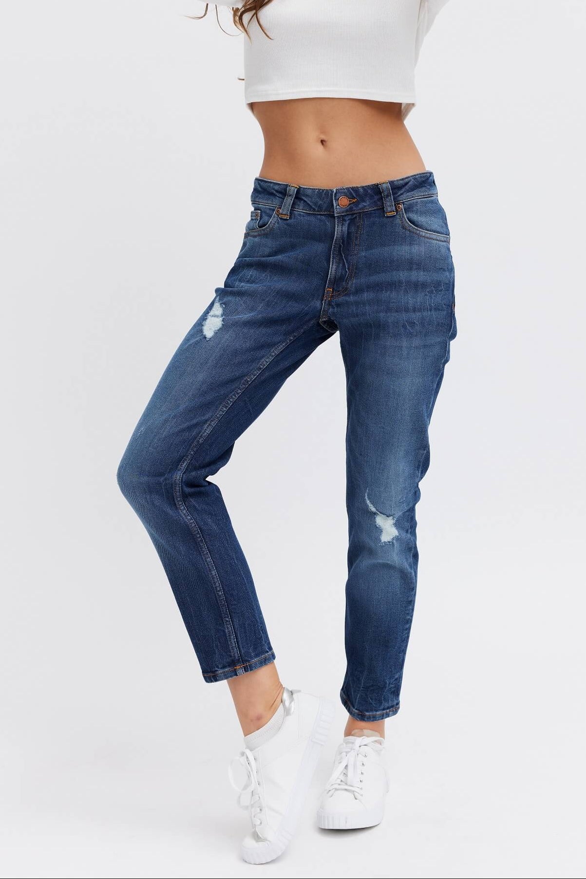 organic denim pants. cropped style
