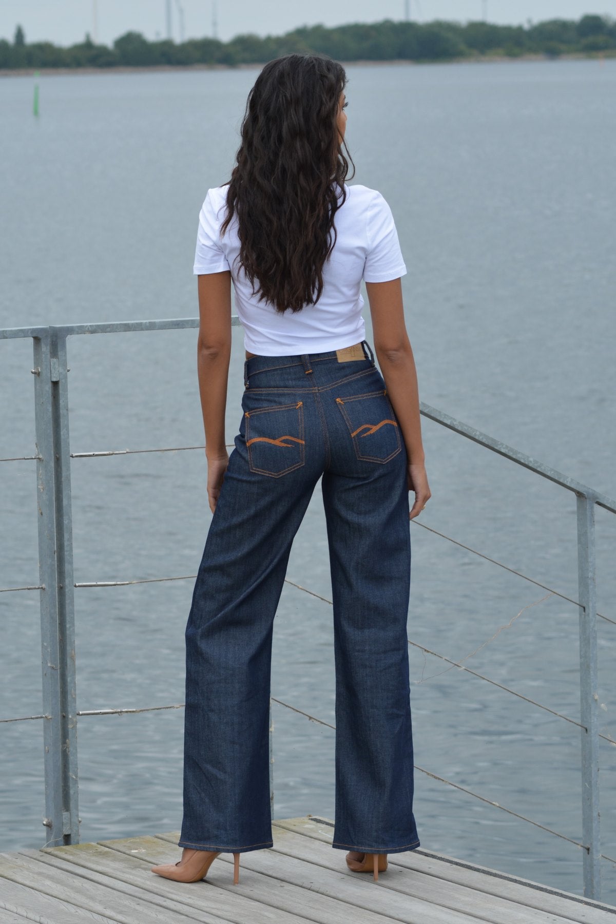 Low rise wide leg jeans