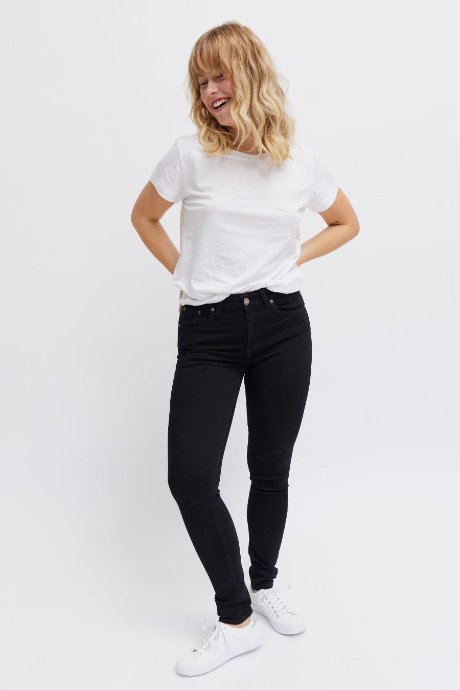 Nordic Swan Ecolabel black denim jeans - GOTS certified cotton and recycled fibers