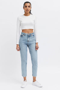 Relaxed fit, cropped jeans. organic denim 