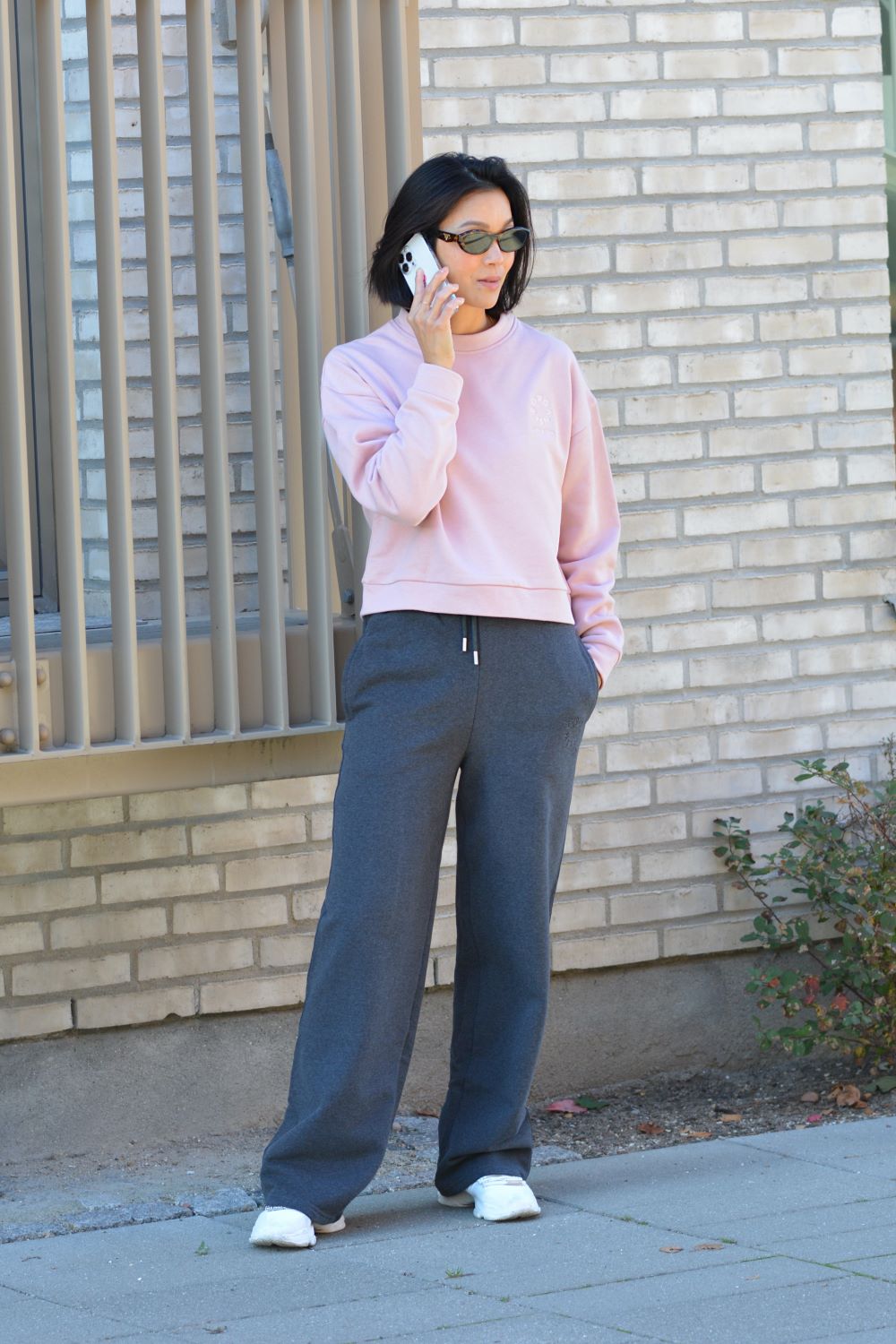 The Organic Cropped Sweatshirt - Pink