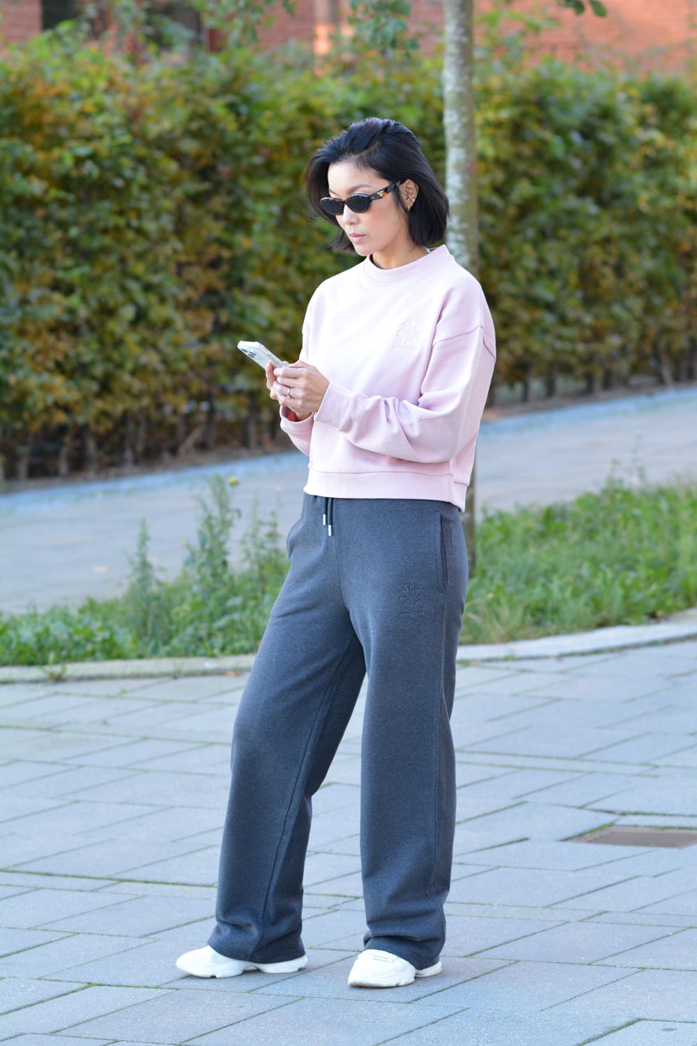 The Organic Cropped Sweatshirt - Pink