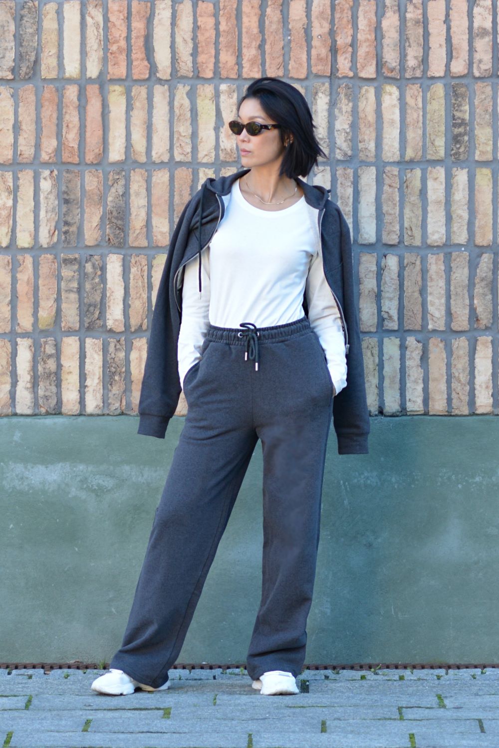 The Organic Straight-Leg Sweatpants - Grey