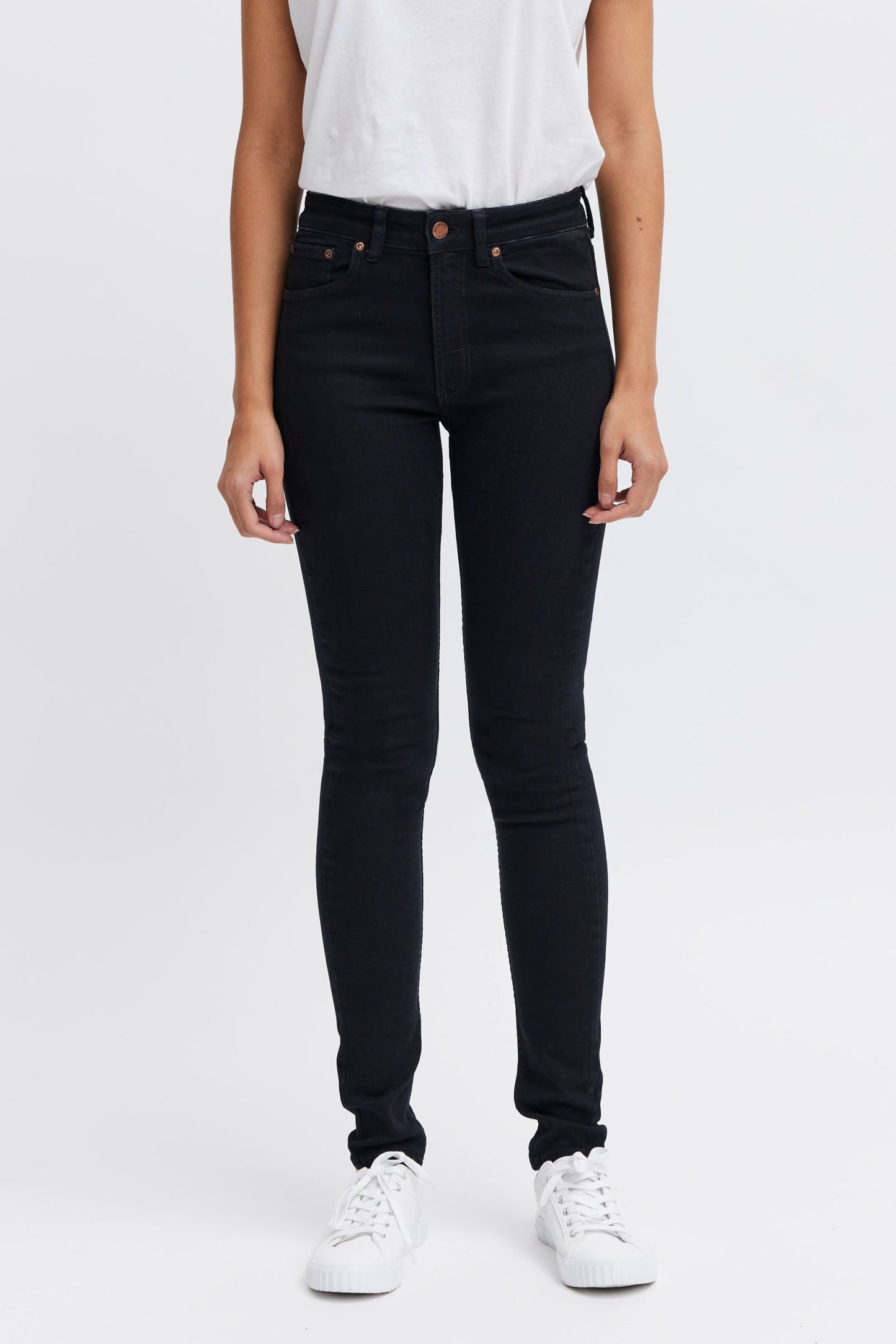 Ethical black jeans for women - vegan fashion