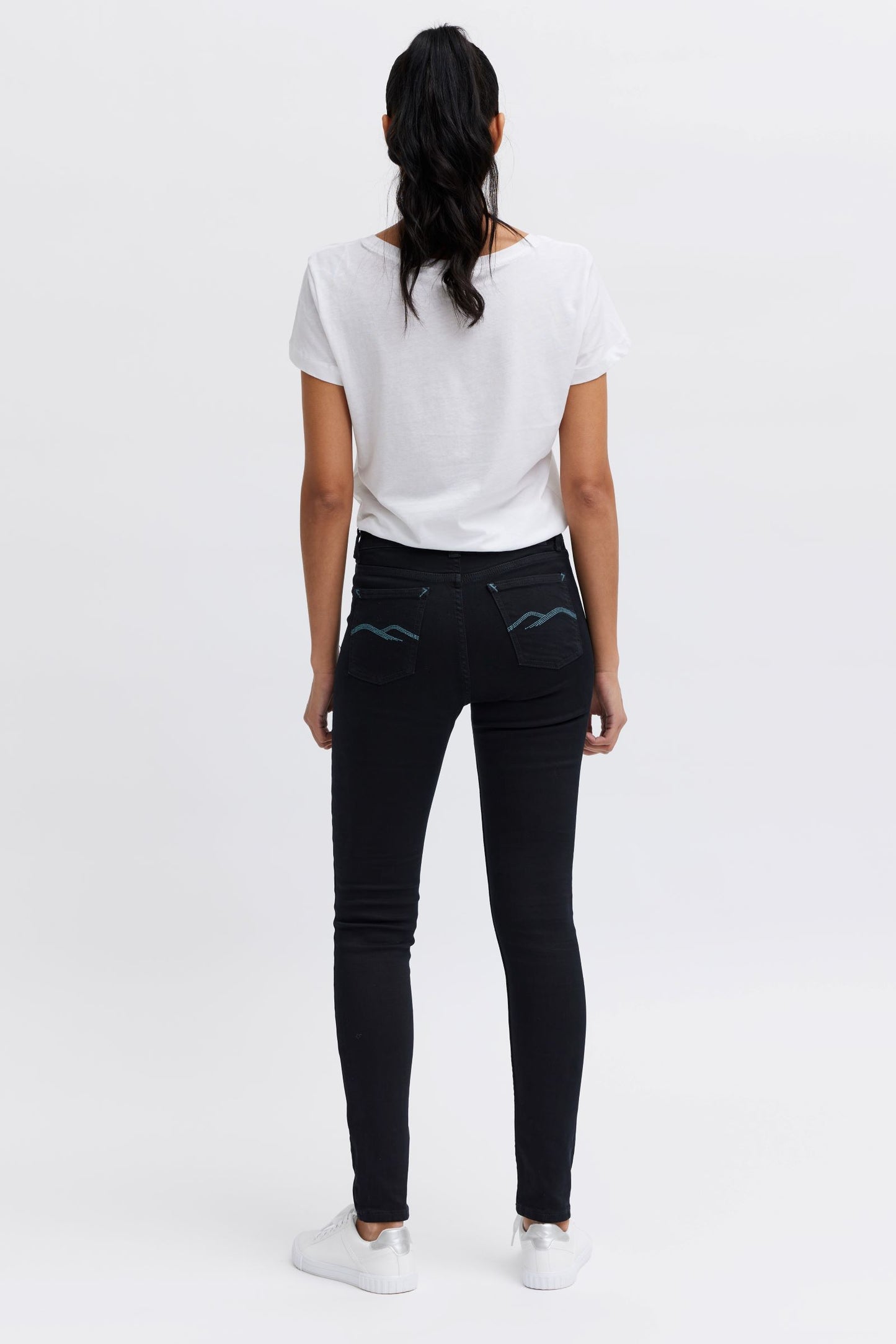 The best organic cotton jeans for women - Black body shaping fit