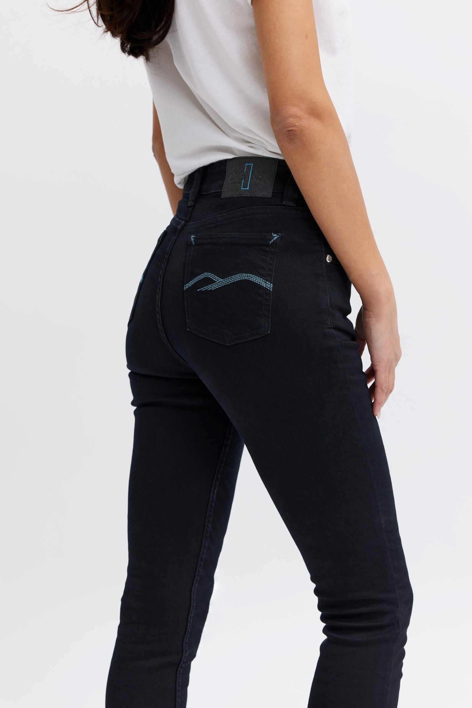Organic slim fit black jeans for women