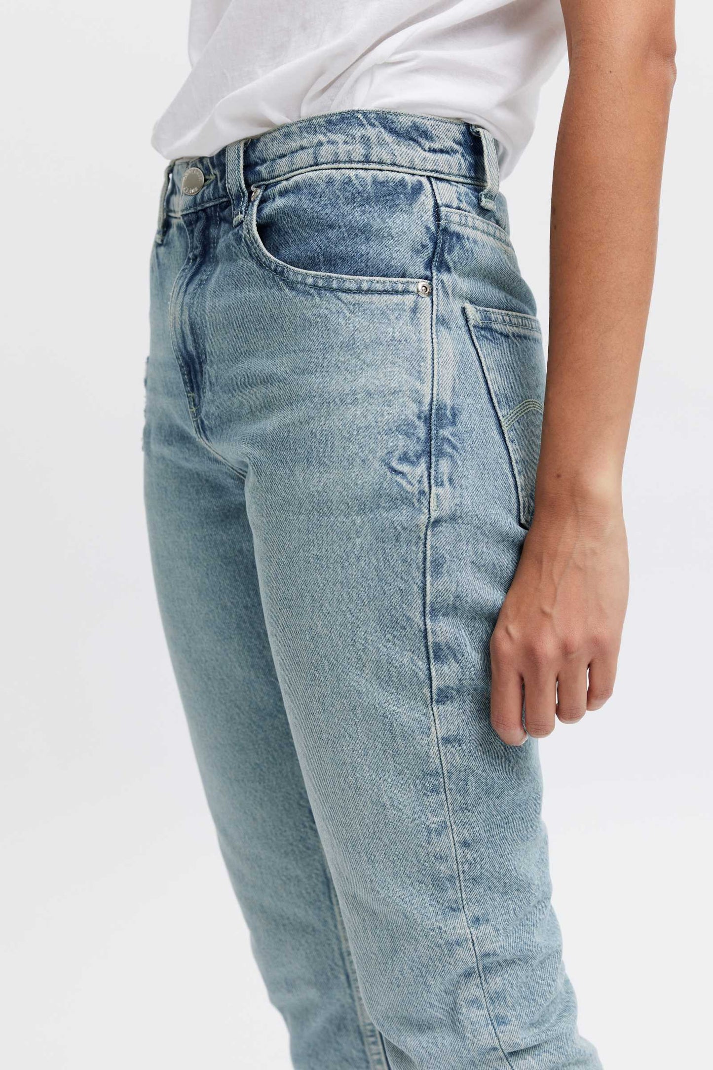 Sustainable denim for Women - Cropped leg jeans in bright wash
