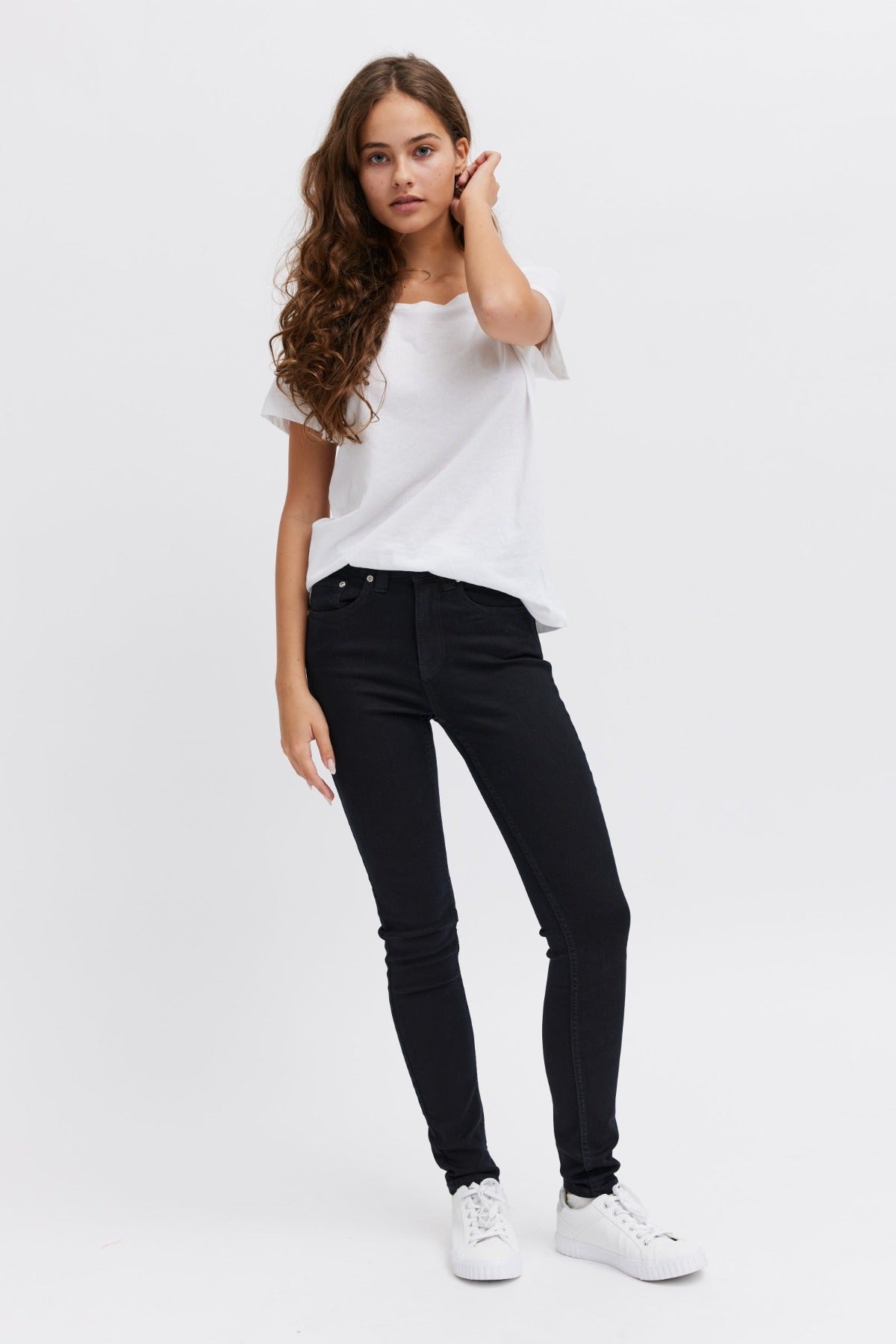 Black jeans for petite women