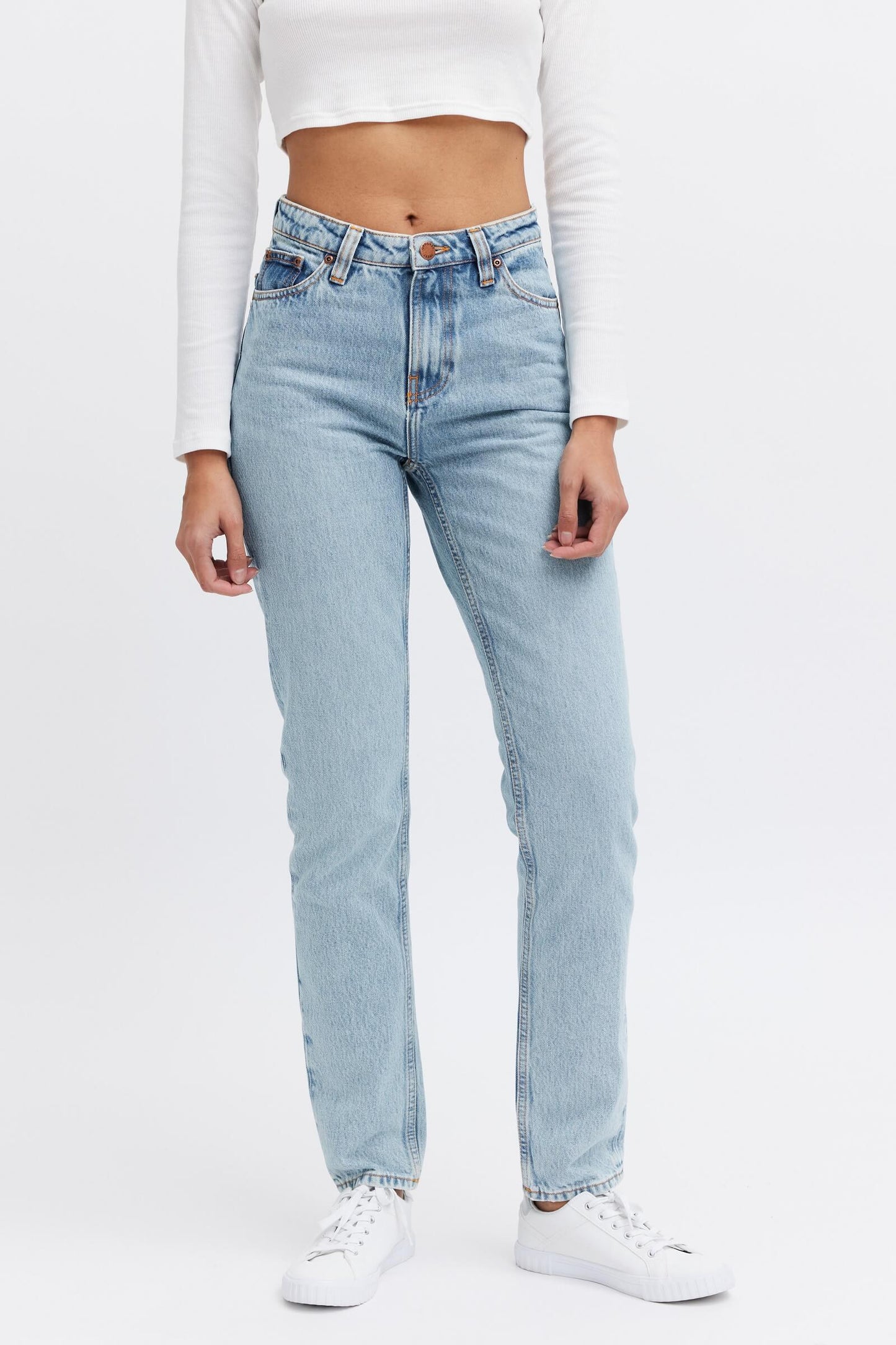 Organic classic jeans for women with a high waist and tapered leg
