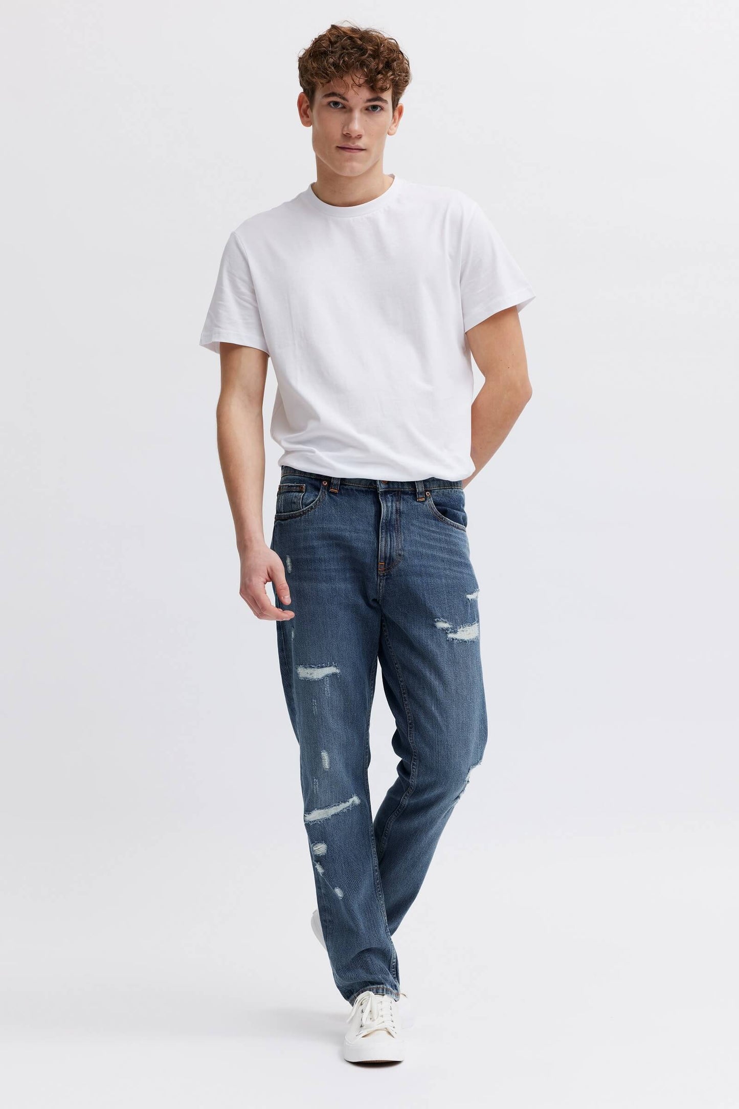 Organic cotton men's jeans with rips and distress detail