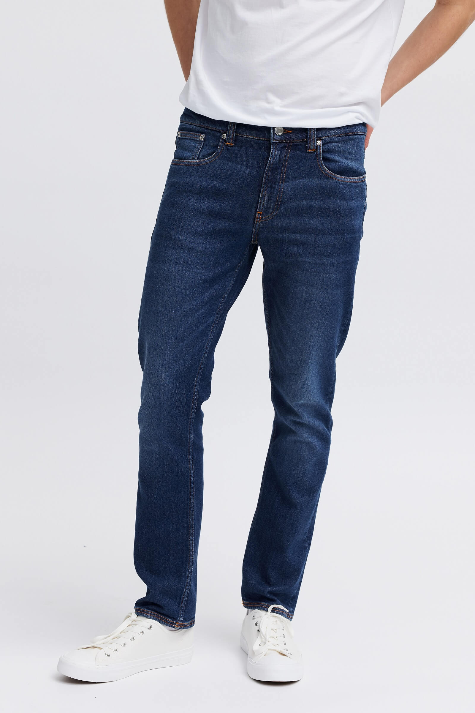 Sustainable comfy jeans for men 