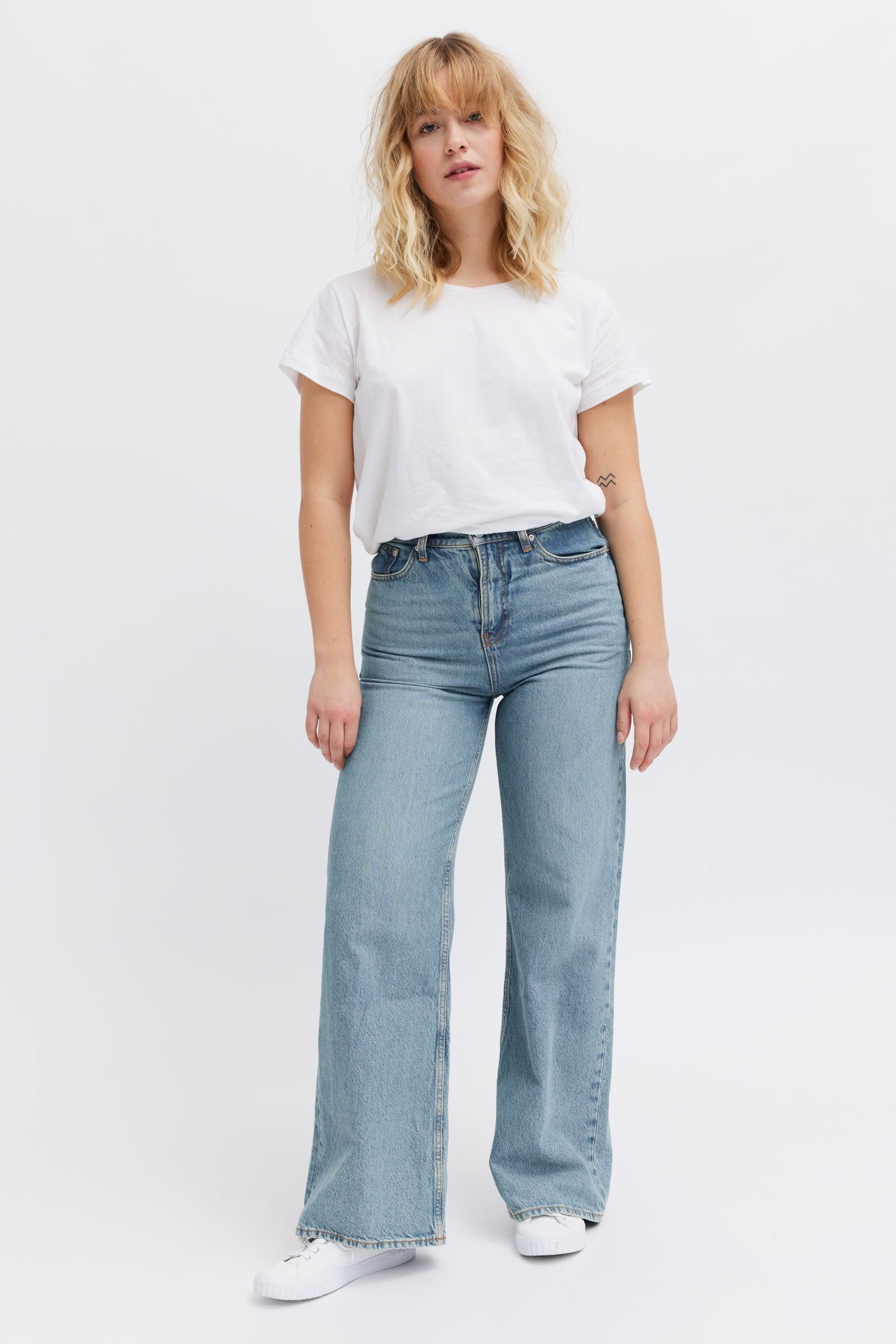 wide leg jeans, comfy style 