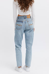  Female jeans , relaxed fit, versatile style 