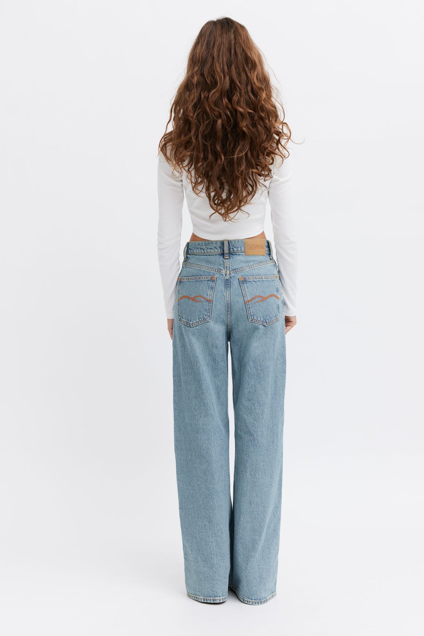 wide leg jeans with stylish pockets